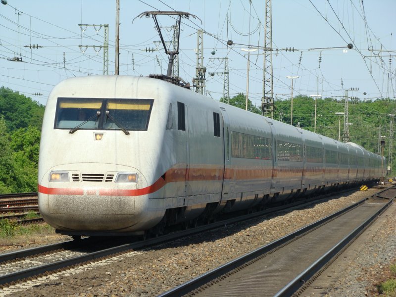 InterCityExpress 373 nach Interlaken Ost ber Basel Badischer Bahnhof und Bern, fhrt am 11.05.08 durch Rastatt.