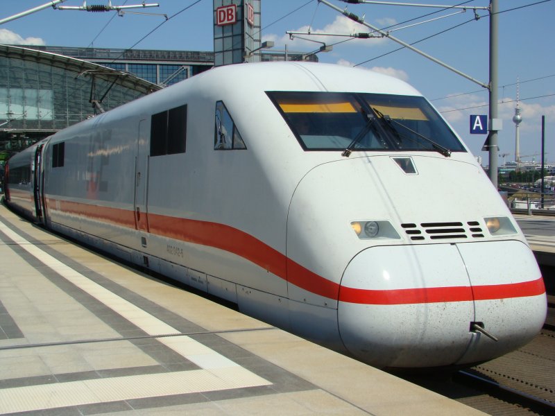 InterCityExpress 546/556 von Berlin Ostbahnhof nach Kln/Bonn Flughafen und Koblenz steht am 07.06.2008 im Bahnhof Berlin Hauptbahnhof.