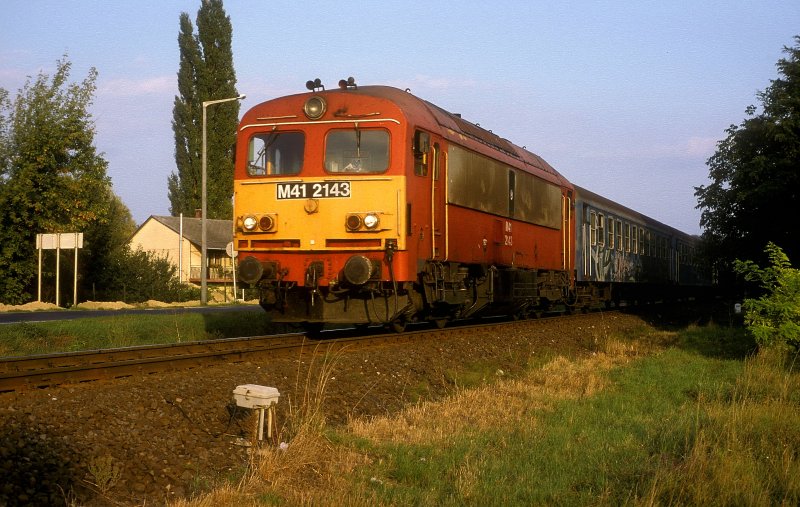 M41 2143  Balatonkenese  26.09.00