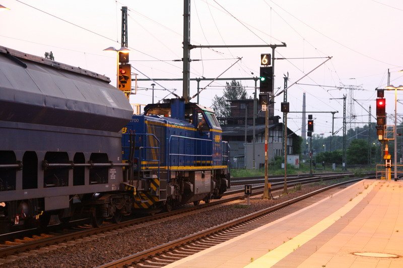 MaK G 1700 der MWB zieht einen Gterzug durch Schwern Hbf. 06.06.2007