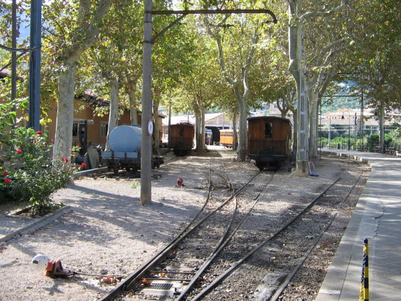 Mallorca,Bahnhof Soller,06.11.06,Blick vom Bahnhofsgebude.