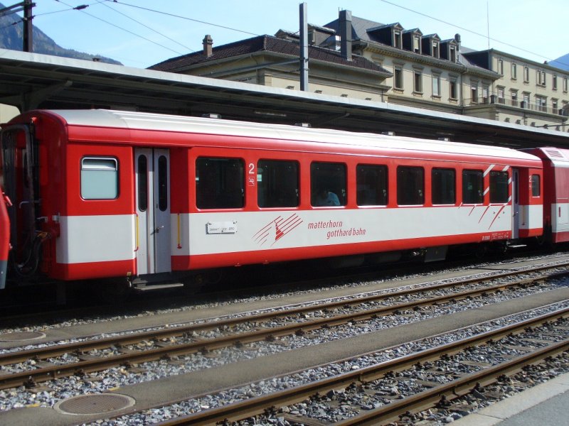 MGB - 2 Kl. Personenwagen B 2283 im Bahnhof von Brig am 18.04.2007