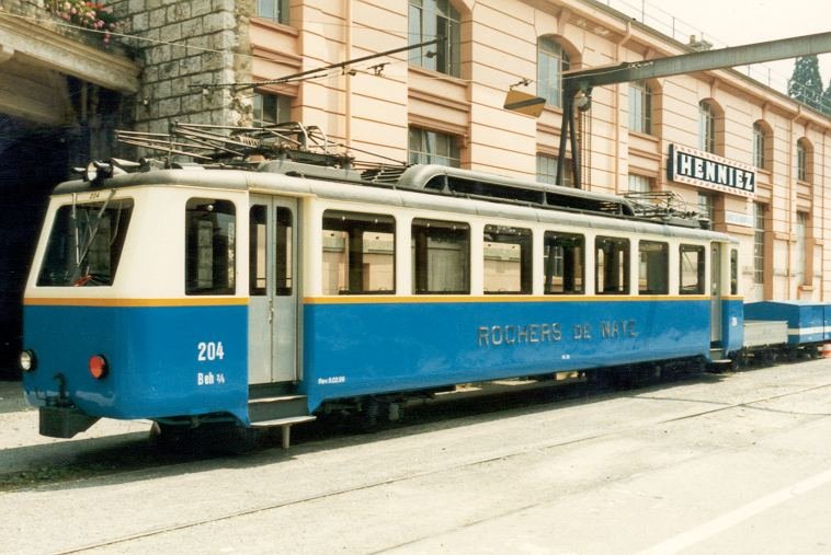 MGN = Montreux - Glion - Roches de Naye .. Zahnrad Triebwagen Bhe 2/4 204 im Bahnhof von Montreux im Juli 1986
