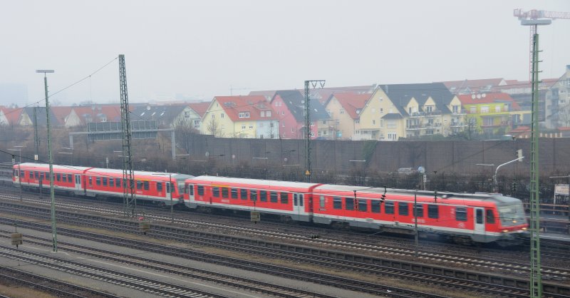 Mit atemberaubender Geschwindigkeit jagt eine Doppeltraktion BR 628/928 durch den Bahnhof am Rbf Mannheim, Richtung Neuhermsheim, aus MA-Lindenhof kommend. Und da sagt noch jemand Dieseltriebzge seien langsam... (Feb. 2009).