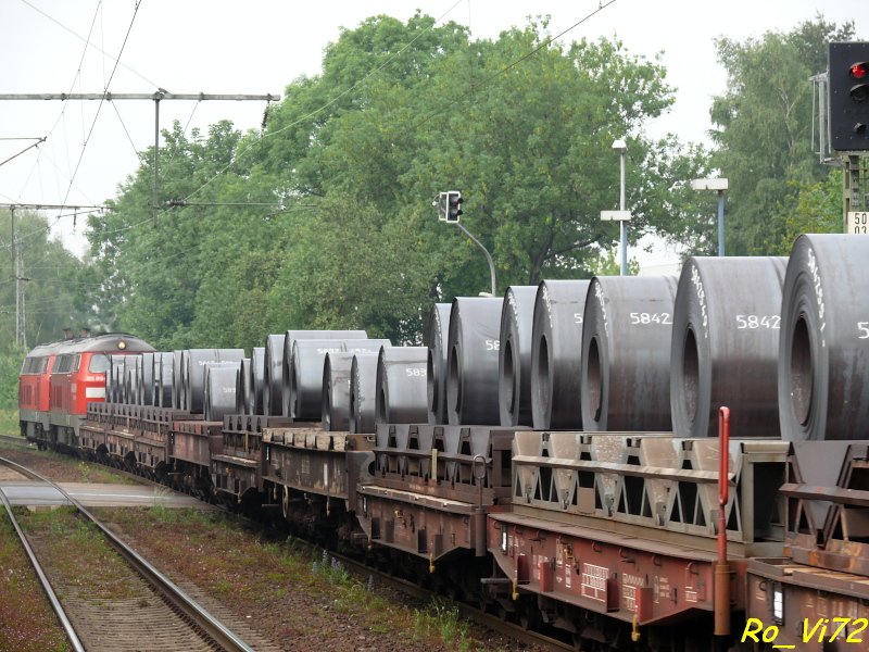 Nachschu von 225 071-0 und 225 018-1 mit  Rollmpsen  am B Bochum-NOKIA. 27.05.2008.