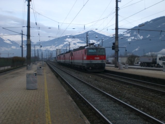 Nachschuss auf den 1144er Lokzug Richtung Wrgl. 6.12.2008