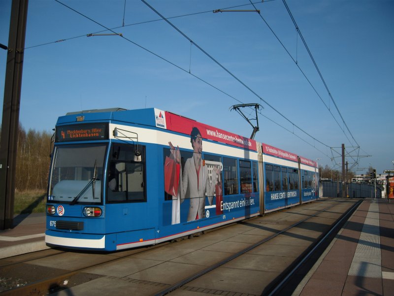 NGT 675 (6NGTDWE) steht an der Hst.  Platz der Freundschaft . Im HIntergrund sieht man die Rampe zur Tunnelstation  Hauptbahnhof 
09.04.09