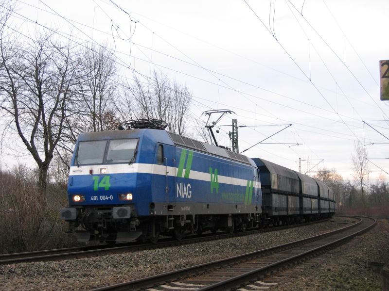 NIAG 481 004 0 mit Kohlezug

Dsseldorf am 04.01.08