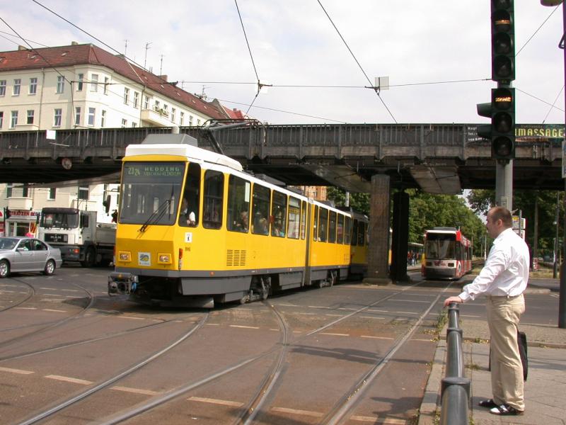 Nochmals Ecke Schnhauser Allee/Bornholmerstrasse(28.06.2002)