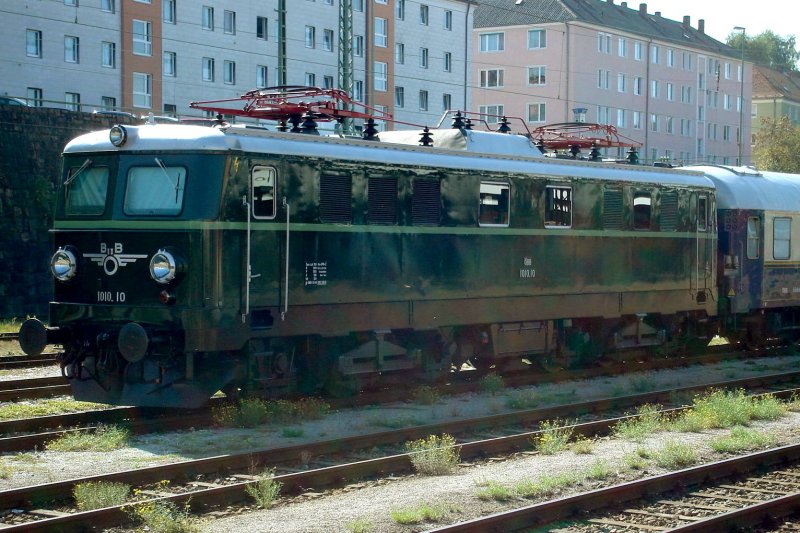 BB-Schnellzuglok 1010 in Passau  