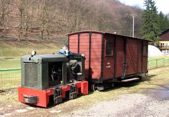 P5 is waiting at the end of the line with a freight wagon.