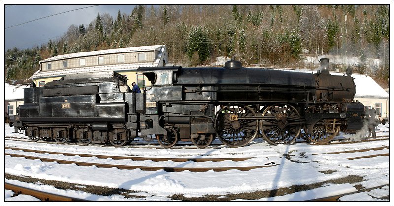 Panorama von 310.23, aufgenommen am 8.12.2008 in Mrzzuschlag. Die Aufnahme besteht aus 4 Bildern.

