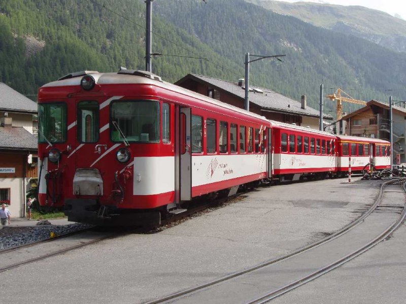 Personenwagen der MGB in Zermatt. 06.08.07