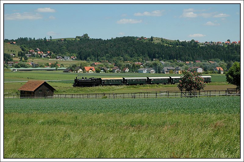 Plandampfzug R 8441 von Graz nach Kflach am 18.5.2007 mit 629.01 (Sdbahn 629.01, BB 629.101, DRB 77 266, StB 77.266, BB 77.66, BB Vz 0 1089) bespannt, kurz nach Krottendorf-Ligist.
