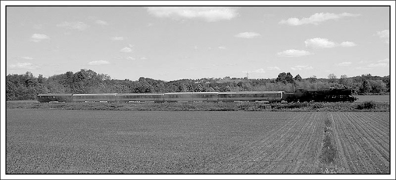 Plandampfzug R 8555, bespannt mit 52.4984 am 18.5.2007 zwischen den Stationen St. Peter i. Sulmtal und St. Martin/Bergla aufgenommen.