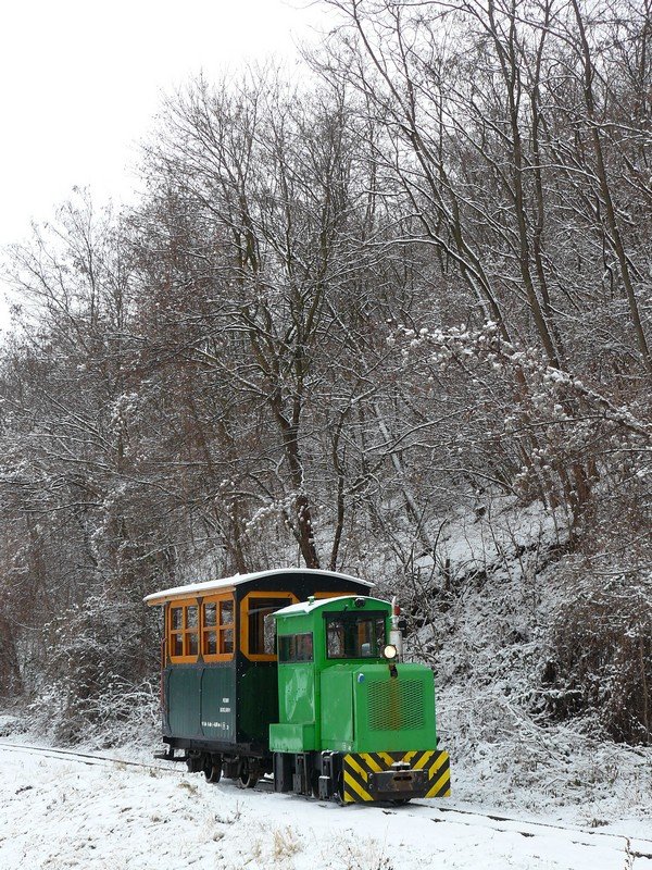 PN3 (O&K MD2 based engine) with a renewed personwagon leaving Kemence station.