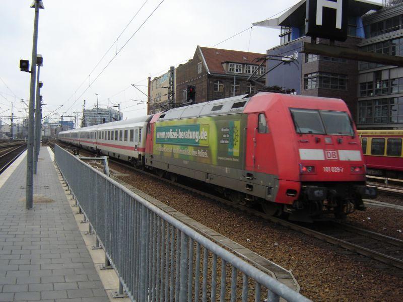  Polizei Beratung  im Ostbahnhof.