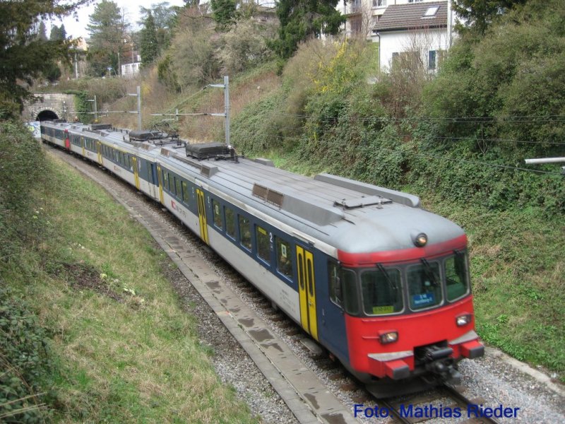 RABDe 510 017,001 bei der Einfahrt Tiefenbrunnen am 14.03.08 auf der S 16