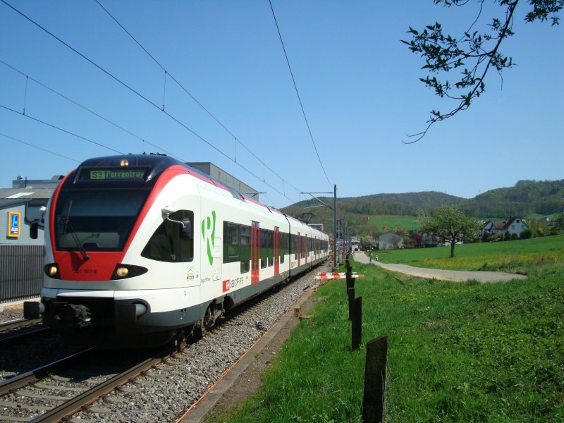 RABe 521 001 als S3 nach Porrentruy am 26.04.20008 zwischen Lausen und Liestal.