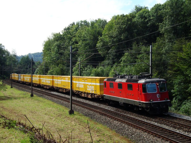 Re 4/4 II 11184 mit Postzug bei Wangen an der Aare am 25.08.2008