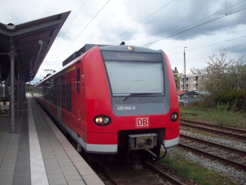 Regionalbahn nach Rosenheim in Holzkirchen.01.05.08