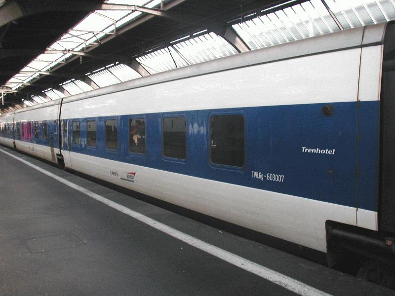 RENFE,Talgo-Pendular Barcelona-Zrich im Hbf.Zrich,Oktober 2002