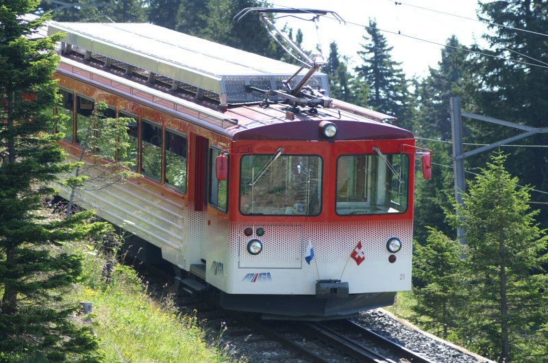 Rigi Bahn BDHe 4/4 Nr.21 bei der Abfahrt nach Vitznau am 19.07.2006. Erbauer: SLM/BBC 1982/1986 / 1500kV DC / 1435mm / 824kW / 30.6t / 30kmh