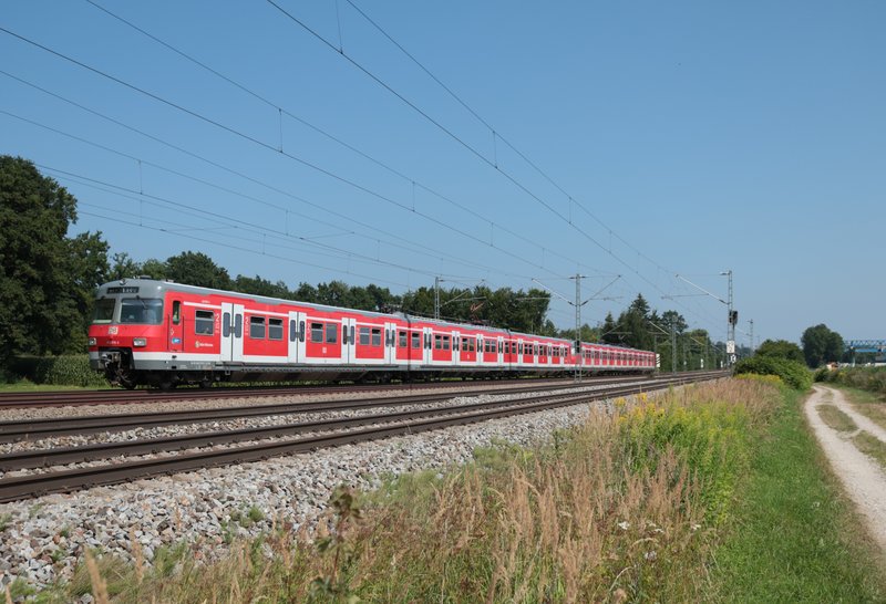 S Bahn München 420 976 3 und 420 xxx am 12 08 20 bei Eglharting  