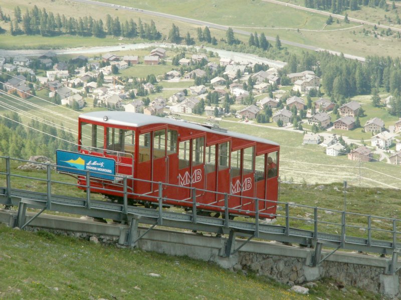 Samedan/Engadin.Wagen Nr.2 der MMB befindet sich hier auf der Talfahrt.25.06.09