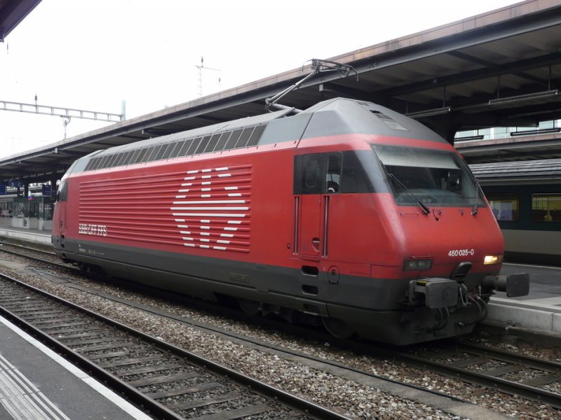 SBB - 460 025-0 im Bahnhof von Genf am 03.01.2009