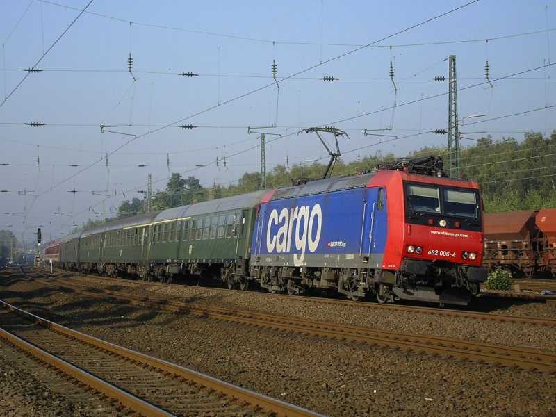 SBB Cargo 482 006-4 mit DPE 95244 von Kln Hbf. nach Halle(Saale) erreicht in Krze Bochum Hbf.(26.09.2008)