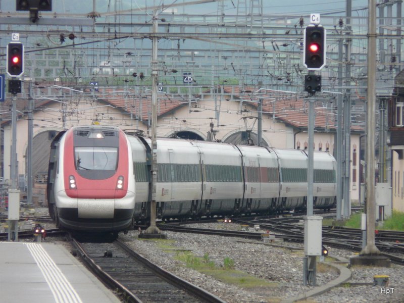 SBB - ICN Auguste Piccard bei der einfahrt in den Bahnhof von Delemont am 11.05.2009