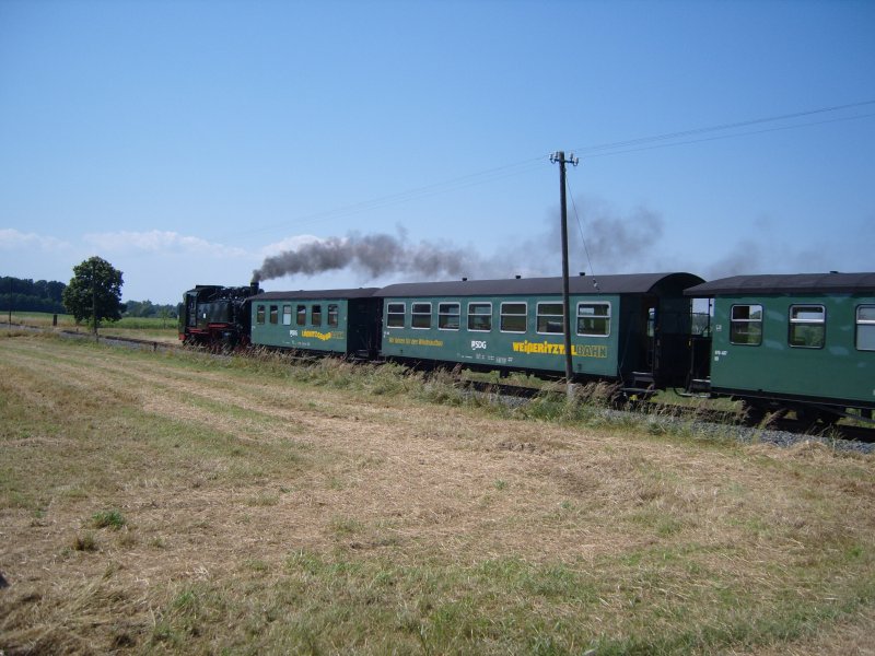 Schmalspurpersonenzug unterwegs auf der Lnitzgrundbahn im Oktober 2007 unterwegs zwischen Berbisdorf und Brnsdorf in Richtung Radebeul.