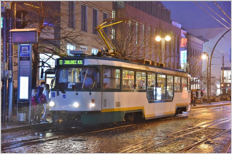 Schmalspurtram T3 Nach Jablonec Nad Nisou Bei Stromendem Regen In Liberec Bahnbilder De