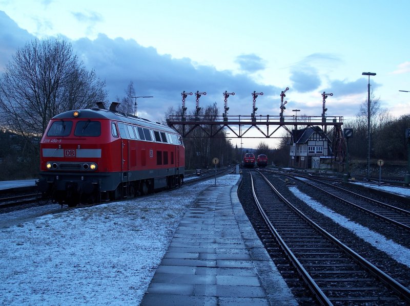 Seltenheit aber nicht gestern. Das Highlight des Tages  3x 218 im Gleisvorfeld von Bad Harzburg. Hinten 218 452 und vorne 218 450 und am Zug 218 455 (18.3.2008)