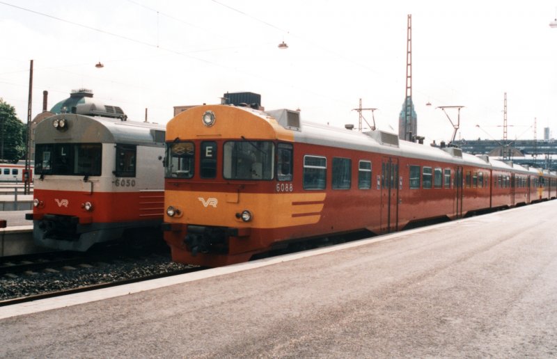 SM1 6050 und SM2 6088 am 29.06.2000 in Helsinki C.