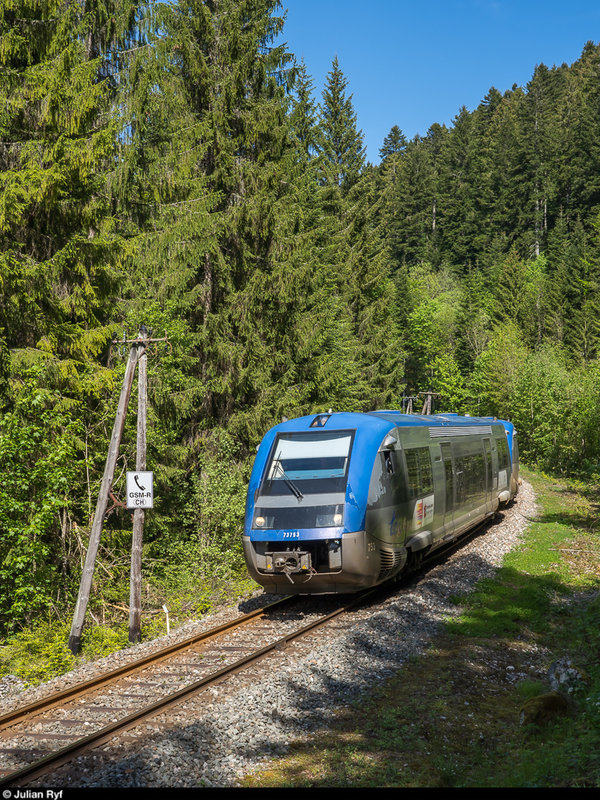 Sncf X Und Am 1 Juni 19 Auf Dem Weg Von La Chaux De Fonds Nach Besancon Zwischen Le Locle Col Des Roches Und Dem Ehemaligen Bahnhof Bahnbilder De