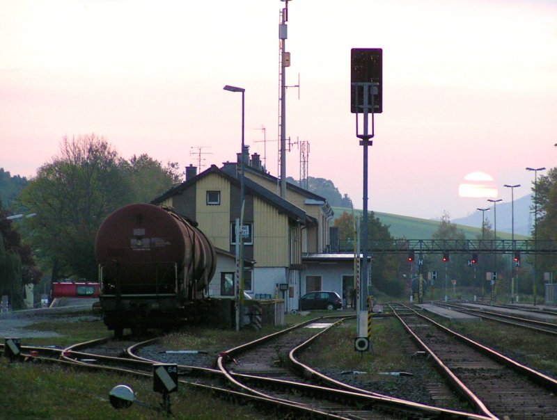 Sonnenaufgang am Bhf. RIED i.I.; 071006