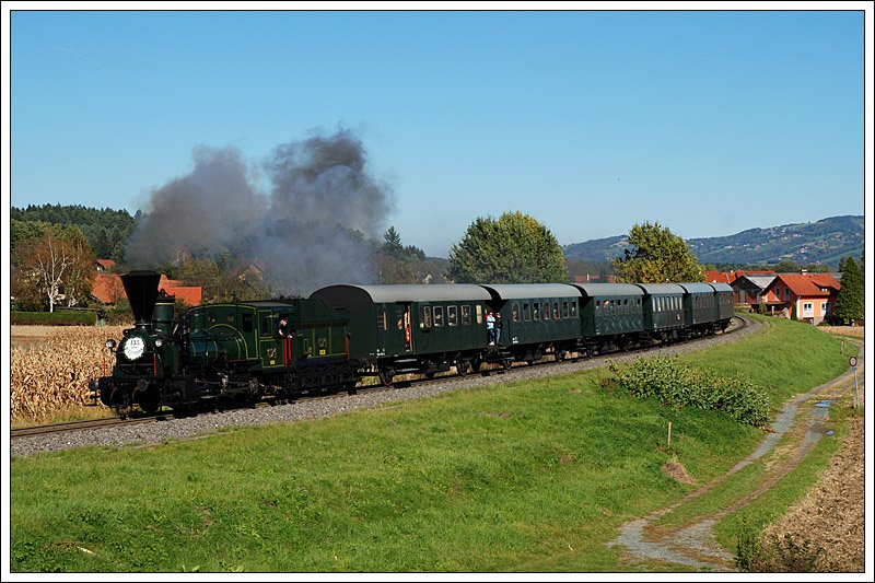 SPz 8523 am 5.10.2008 von Graz nach Wies-Eibiswald, anlässlich der Feierlichkeiten  135 Jahre Wieserbahn , 95 Jahre Stellwerk Deutschlandsberg, 55 Jahre Roter Blitz, 30 Jahre StEF-Modellbahngruppe sowie 15 Jahre DoSto bei der GKB in Verkehr gesetzt, aufgenommen in Pölfing-Brunn.