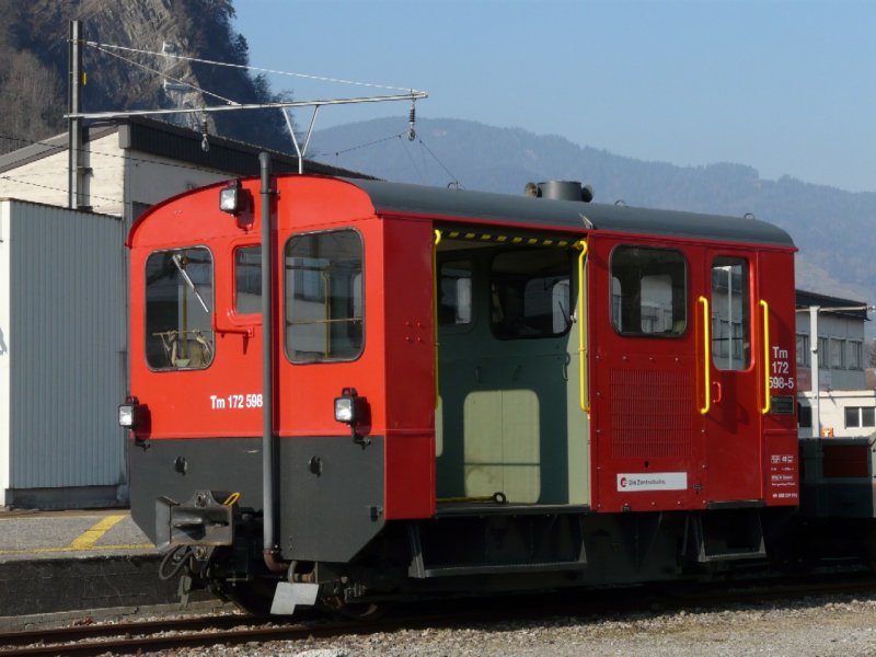 tb - Diesellok Tm 2/2 172 598-5 im Bahnhofsareal von Stansstad am 17.02.2008