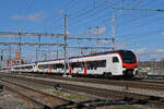 RABe 523 506-9 Mouette durchfährt am 25.03.2024 den Bahnhof Muttenz.