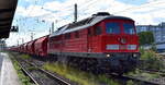 DB Cargo AG, Mainz mit ihrer '233 636-0' (NVR: '92 80 1233 636-0 D-DB') und einem Kalizug (leer) am 13.06.24 Höhe Bahnhof Magdeburg-Neustadt.