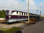 Der dreiteilige Schnelltriebwagen der Bauart 'Köln', 1938 von LHW an die DRB mit der Nummer 137 856 geliefert, ist am 30.08.3008 in Delitzsch ausgestellt. 1938 erhielt das Fahrzeug die Tfz.-Nummer SVT 06 109, kam dann 1958 an die DR und erhielt  ...