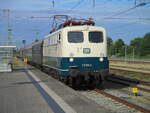 Obwohl der Bahnsteig 4 in Bergen/Rügen,selbst für einen sieben Wagenzug,zu kurz ist,schickte man den Nachtsonderzug Zwickau-Bergen/Rügen,mit der PRESS 110 511,am 15.Juni 2024,dorthin.