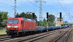 DB Cargo AG, Mainz mit ihrer '145 014-7' [NVR-Nummer: 91 80 6145 014-7 D-DB] und einem gemischten Güterzug am 29.05.24 Höhe Bahnhof Schönefeld b. Berlin.