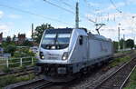 RheinCargo GmbH & Co. KG, Neuss [D] mit ihrer '187 075-7' [NVR-Nummer: 91 80 6187 075-7 D-RHC] am 13.06.24 Höhe Bahnhof Magdeburg-Neustadt.