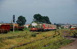 Mit zwei ex-DB y-Wagen kommt T669 1054 auf dem Weg von Tirana nach Durres am 16.09.2009 in Shkozet an