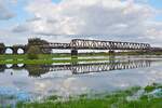 Wieder Pech in der Wolkenlotterie am 12.10.2024: Auch als eine unbekannte 193 von Alpha-Trains die Duisburg-Hochfelder Hochbrücke überquert, zeigte die Sonne mir die kalte Schulter