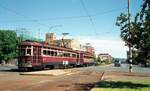 Adelaide Glenelg Tram__Tw 364 und 366 (H-class, 1929) in Doppeltraktion nahe der Abfahrtstelle in Adelaide City bei der Ausfahrt nach Glenelg. Früher fuhren die 17 Meter langen Tw auch in Dreifach-Traktion!__07-01-1989