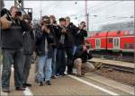 Alle wollen die Selbe - 

Bahnbilderfotografen in München. 

16.05.2009 (M)